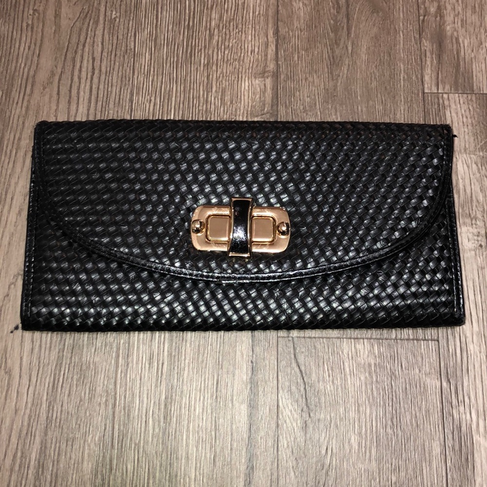 Black clutch
